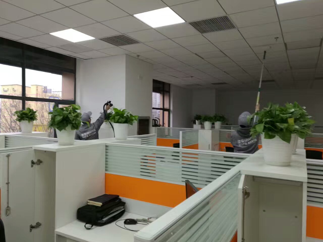 辦公區(qū)域頂面施工 辦公區(qū)域頂面施工