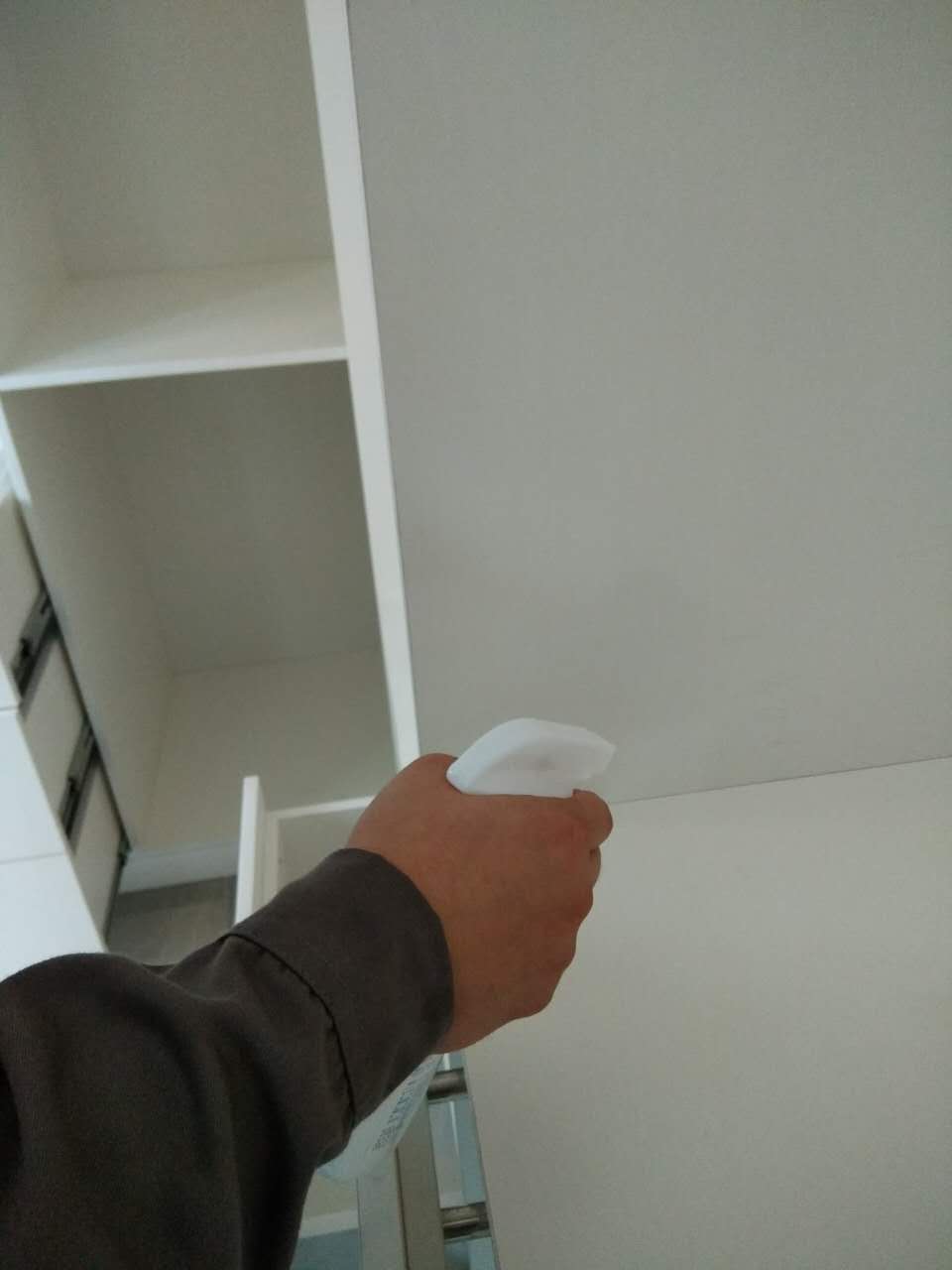 柜子接縫處重點(diǎn)噴涂 柜子接縫處重點(diǎn)噴涂