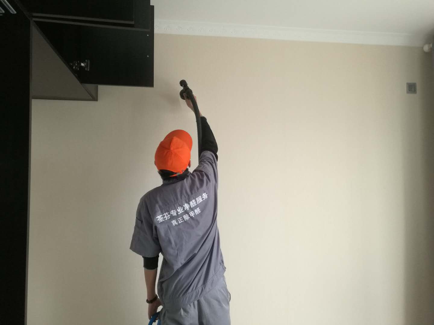 臥室墻面全方位噴涂施工 臥室墻面全方位噴涂施工