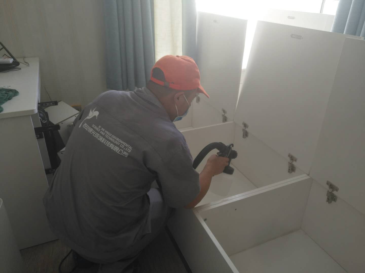 榻榻米柜子隔檔噴涂施工 榻榻米柜子隔檔噴涂施工