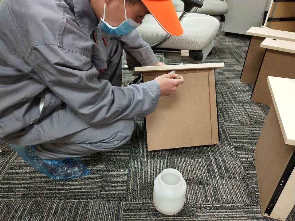 辦公柜子刷子精細(xì)化施工 辦公柜子刷子精細(xì)化施工