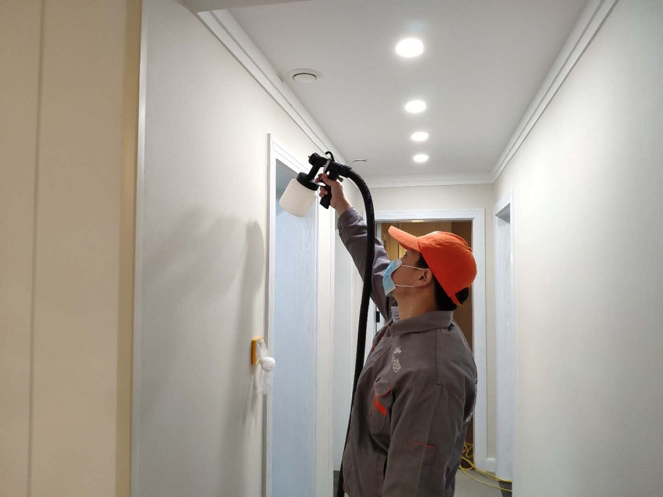 客餐廳過道墻面噴涂施工 客餐廳過道墻面噴涂施工
