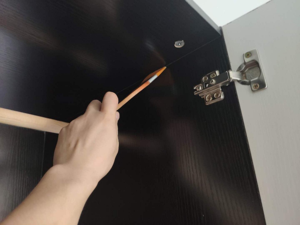 木柜接縫處刷子精細(xì)化處理施工 木柜接縫處刷子精細(xì)化處理施工