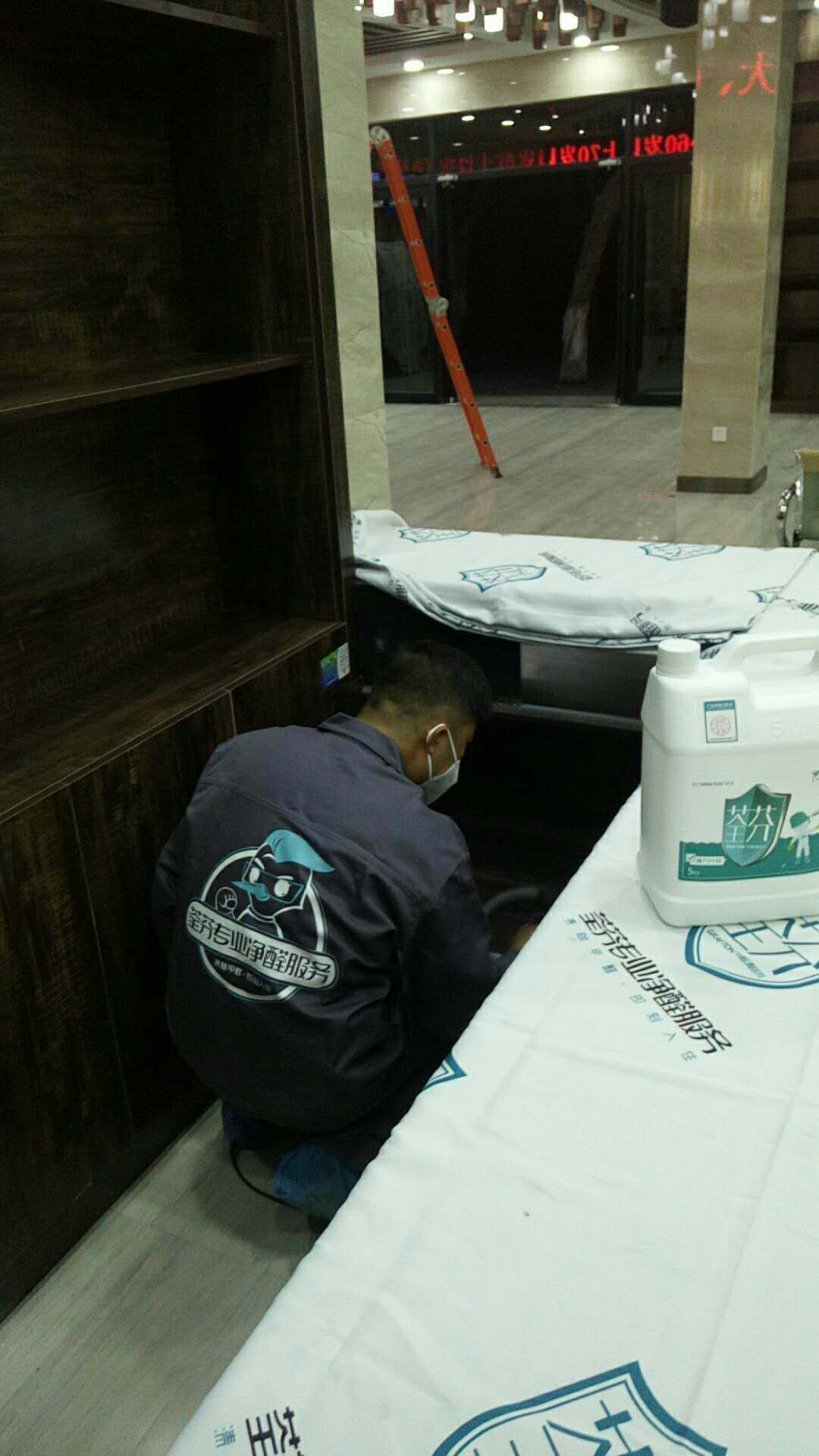 大廳展臺(tái)全方位噴涂施工 大廳展臺(tái)全方位噴涂施工