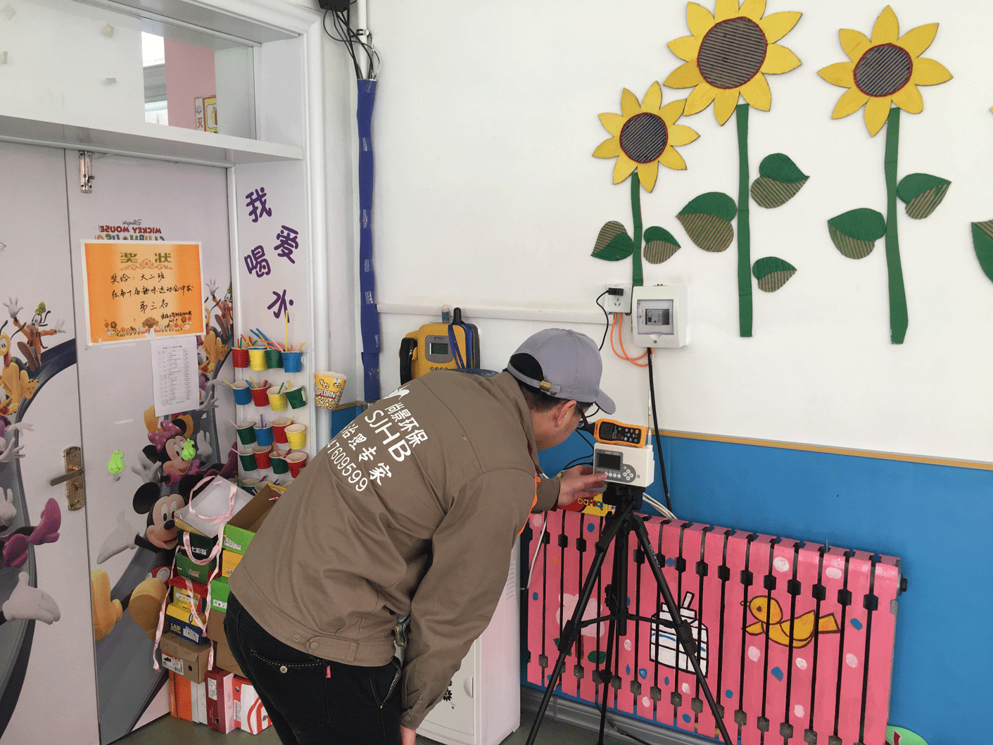 教室甲醛儀器檢測進(jìn)行中 教室甲醛儀器檢測進(jìn)行中