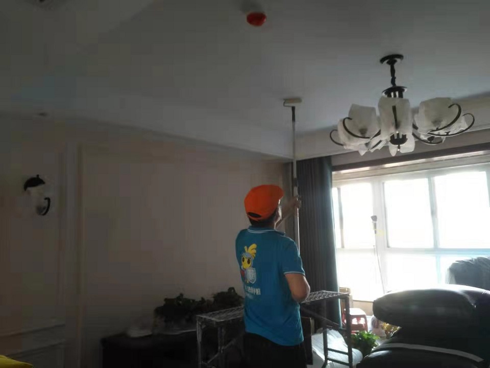 客廳頂面滾筒施工治理甲醛 客廳頂面滾筒施工治理甲醛