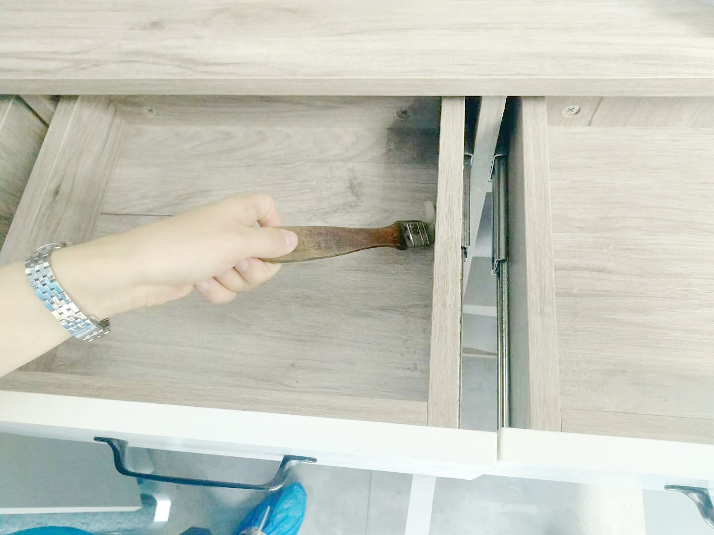 柜子抽屜縫隙刷子精細化施工治理 柜子抽屜縫隙刷子精細化施工治理