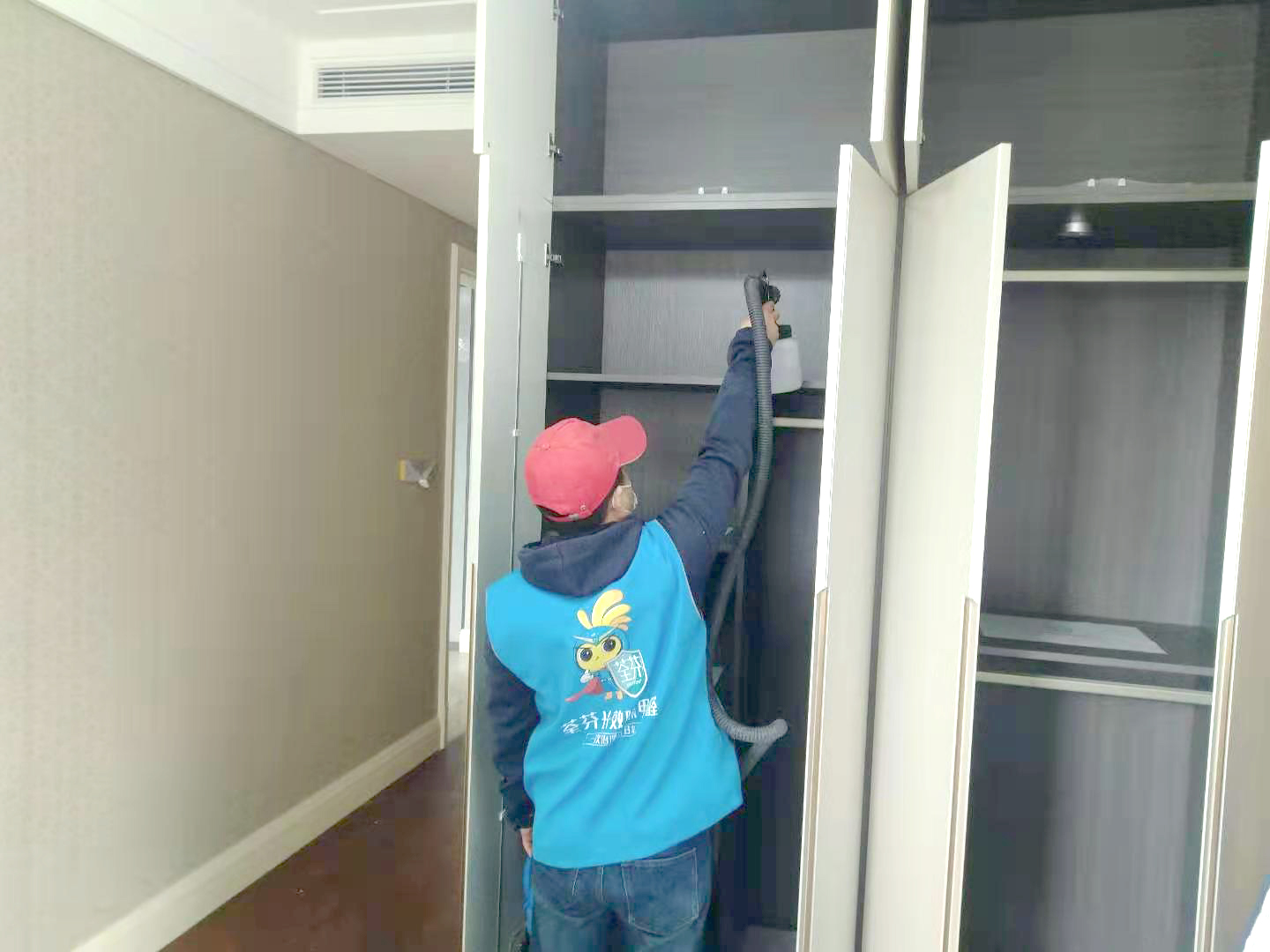 臥室柜子全方位噴涂治理甲醛 臥室柜子全方位噴涂治理甲醛