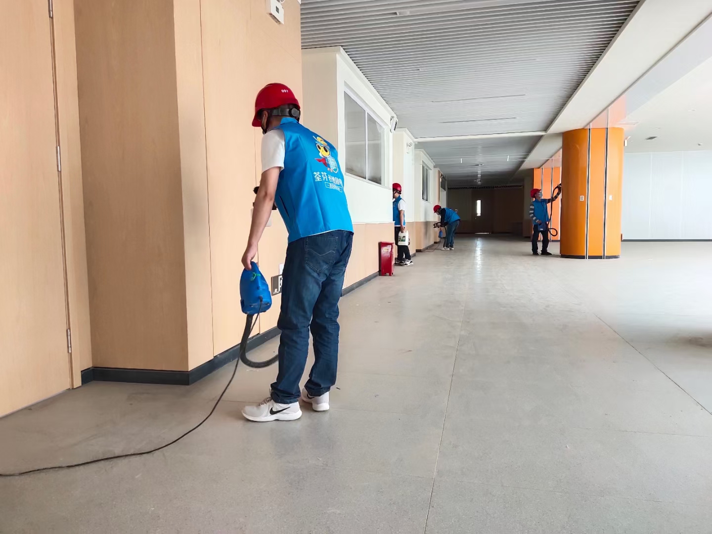 過(guò)道墻面噴槍施工治理 過(guò)道墻面噴槍施工治理