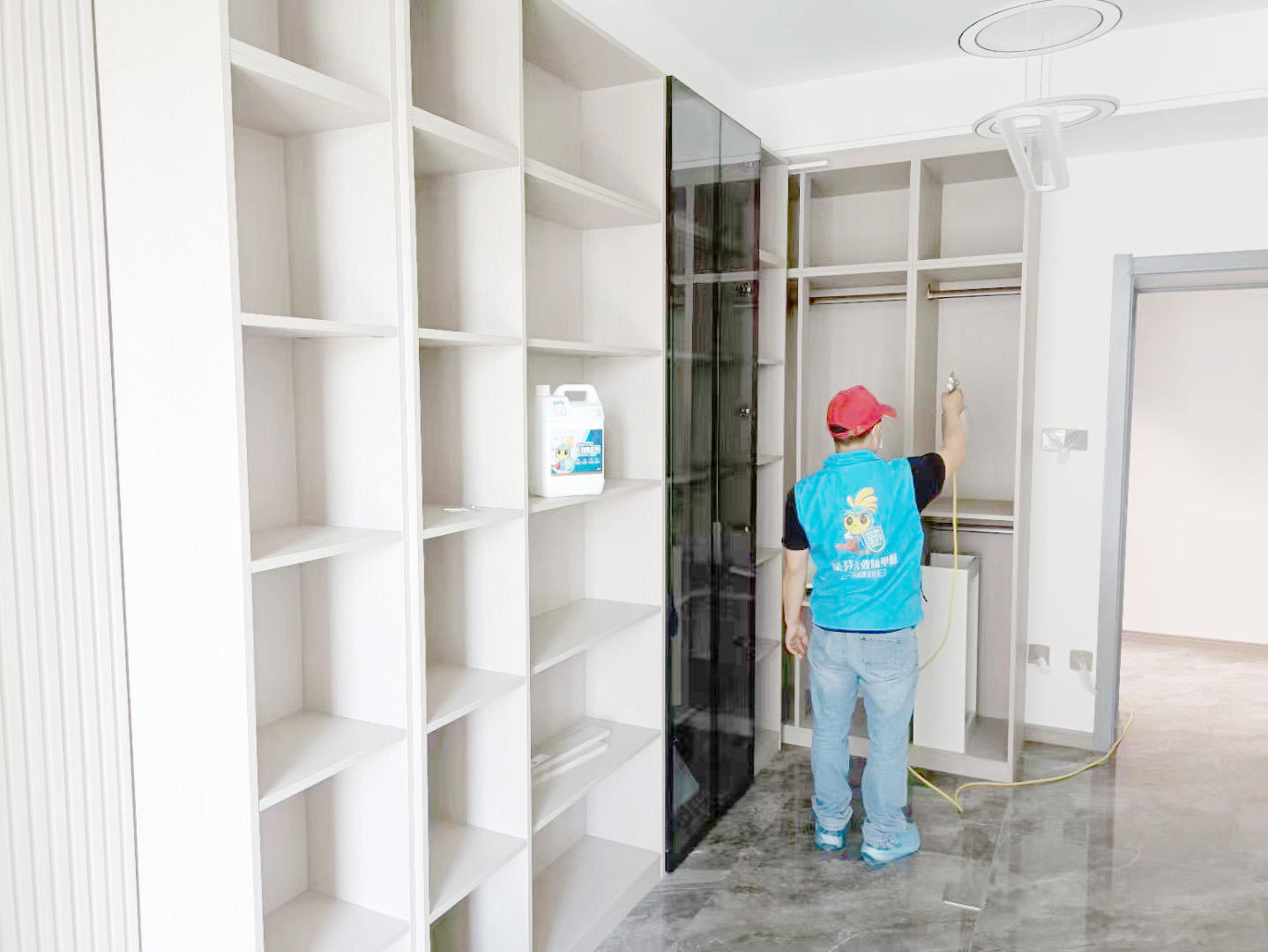 臥室衣柜全方位噴涂治理 臥室衣柜全方位噴涂治理